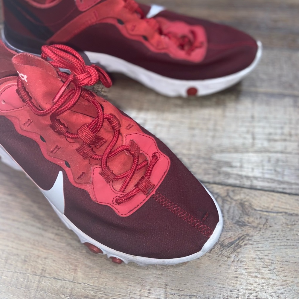 Red Nikereact Sneakers - Picture 2 of 5